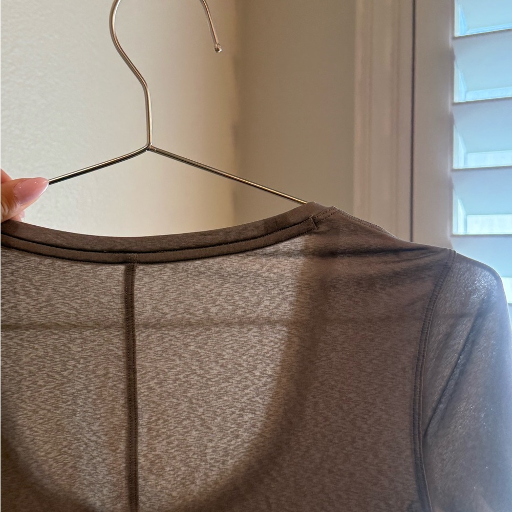 lululemon athletica Flowy Hem Short Sleeve - Picture 5 of 6